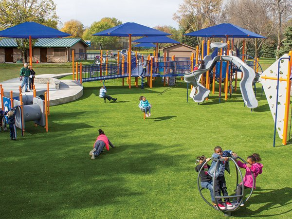 Keamanan Rumput Alami Sebagai Permukaan Taman Bermain